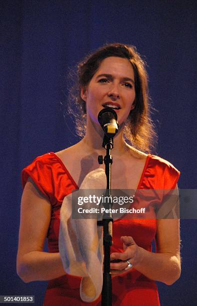 Margrit Sartorius, Programm "Liebes T Räume" , Halepaghen-Bühne, Buxtehude, Niedersachsen, Deutschland, Europa, Auftritt, Bühne, Mikro, Hut,...