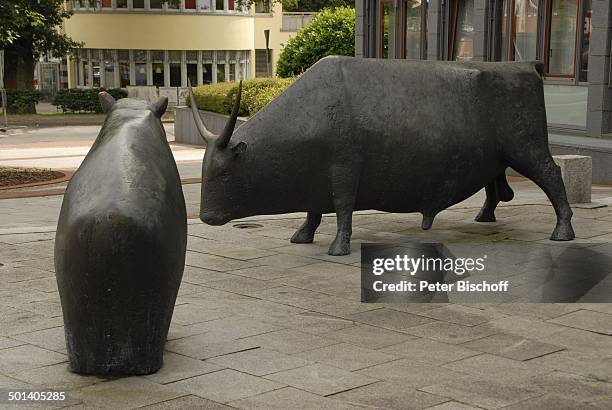 Bulle und Bär vor "Kreissparkasse Osterholz", Osterholz-Scharmbeck, Niedersachsen, Deutschland, Europa, Bank, Sparkasse, Skulpturen, Reise, BB, DIG;...