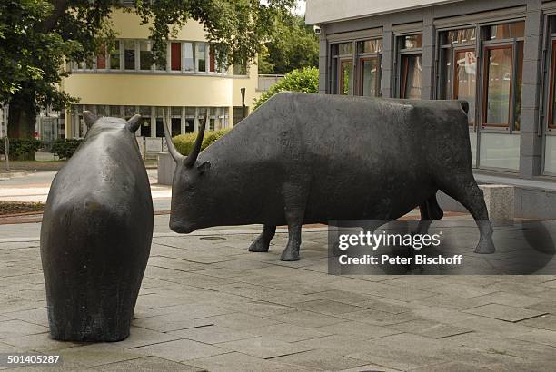 Bulle und Bär vor "Kreissparkasse Osterholz", Osterholz-Scharmbeck, Niedersachsen, Deutschland, Europa, Bank, Sparkasse, Skulpturen, Reise, BB, DIG;...