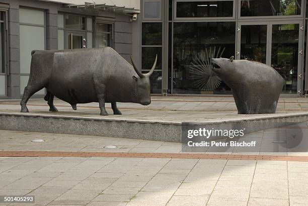 Bulle und Bär vor "Kreissparkasse Osterholz", Osterholz-Scharmbeck, Niedersachsen, Deutschland, Europa, Bank, Sparkasse, Skulpturen, Reise, BB, DIG;...