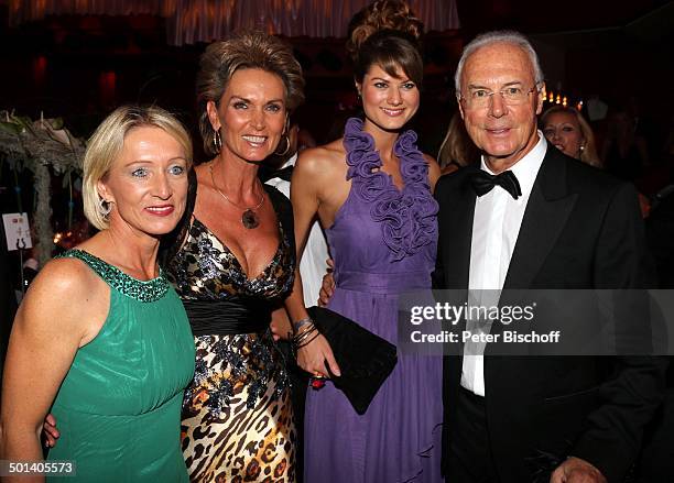 Franz Beckenbauer, Ehefrau Heidi , Liane Wirzberger , Kerstin Landur , Gala 32. "Deutscher Sportpresseball", Alte Oper, Frankfurt, Hessen,...