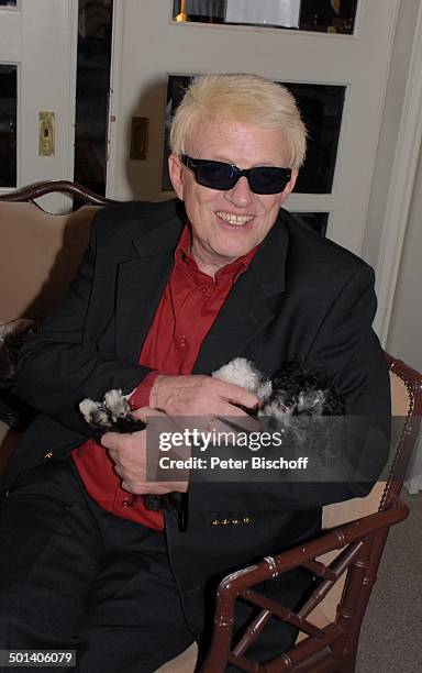 Heino mit Hund, Party zum Ende von "Heinos Rathaus Café" nach 16..., News Photo