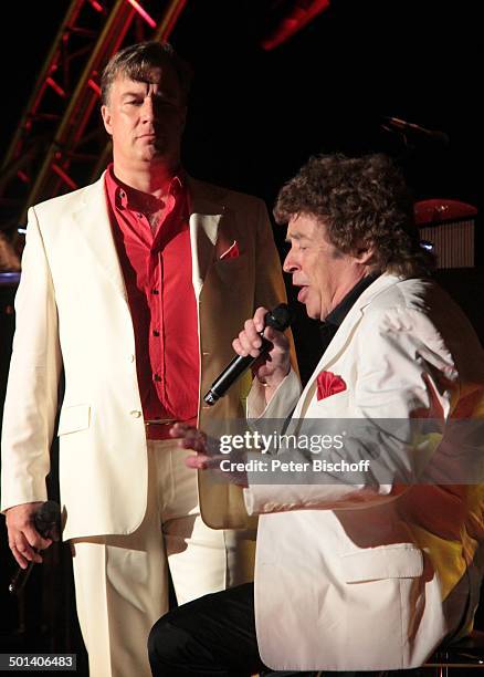 Tony Marshall mit Sohn Marc Marshall , Konzert "Rund um den Globus" -"Welthits 2", Freilichtbühne Ötigheim, Baden-Württemberg, Deutschland, Europa,...