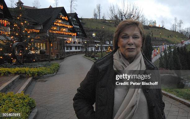 Heide Keller , vor 5-Sterne-Relais & Chateaux-Hotel "Dollenberg", Bad Griesbach, Schwarzwald, Baden-Württemberg, Deutschland, Europa, Spaziergang,...