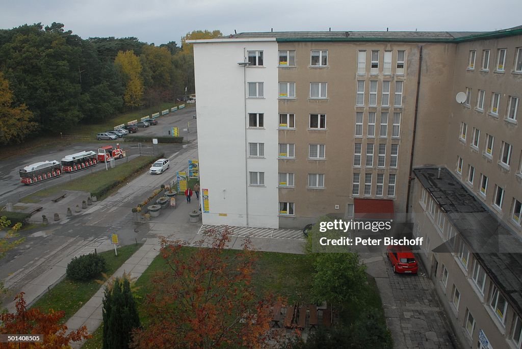 Blick aus NVA-Museum auf Parkplatz, Prora, Ostsee-Insel Rügen,... News ...