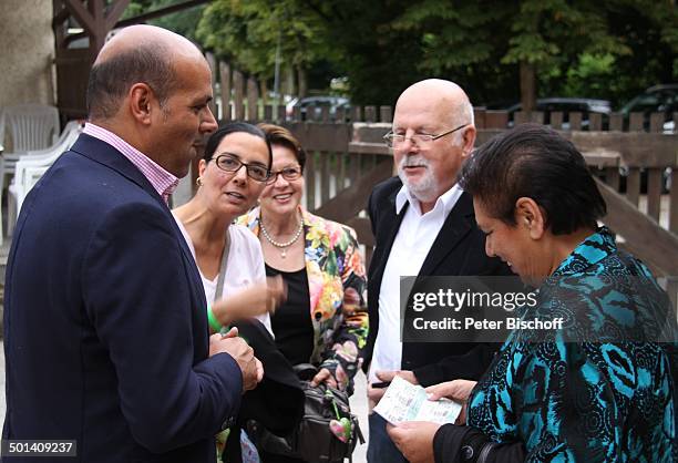 Jay Alexander , Mutter Margret Pfitzenmeier , daneben Vater Friedemann Pfitzenmeier, Schwster daneben deren Schwiegermutter , vor Konzert "Rund um...