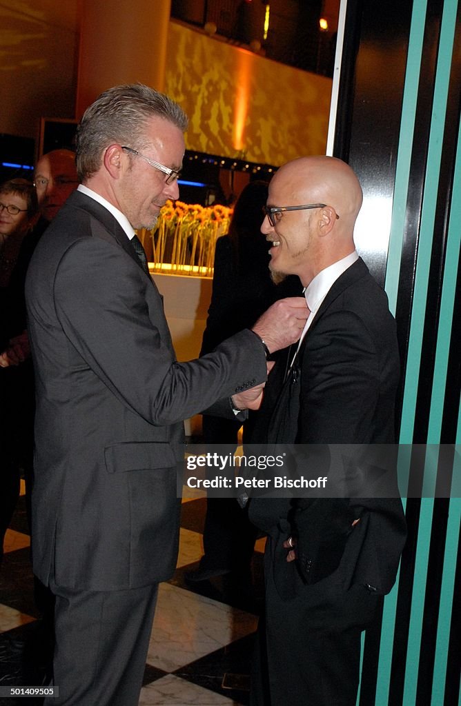 Rainer Knüppel (Chef "Joke-Event"-Agentur, Veranstalter) , Ralf Zacherl (re., Sterne