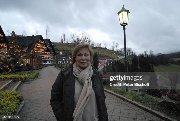 Heide Keller , vor 5-Sterne-Relais & Chateaux-Hotel "Dollenberg", Bad Griesbach, Schwarzwald, Baden-Württemberg, Deutschland, Europa, Spaziergang,...