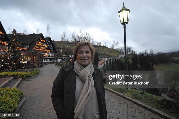 Heide Keller , vor 5-Sterne-Relais & Chateaux-Hotel "Dollenberg", Bad Griesbach, Schwarzwald, Baden-Württemberg, Deutschland, Europa, Spaziergang,...