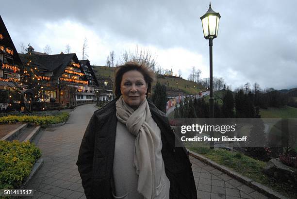 Heide Keller , vor 5-Sterne-Relais & Chateaux-Hotel "Dollenberg", Bad Griesbach, Schwarzwald, Baden-Württemberg, Deutschland, Europa, Spaziergang,...