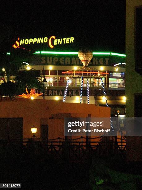 Shopping Center beim Sporthafen "Marina Rubicón", Playa Blanca, Kanaren-Insel Lanzarote, Spanien, Europa, beleuchtet, Beleuchtung, Dämmerung, Reise,...