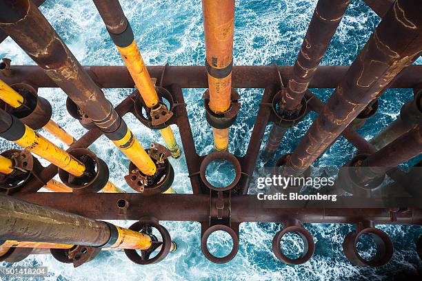 Armada Rig Oil Drilling Rig Operation Photos and Premium High Res Pictures - Getty ...