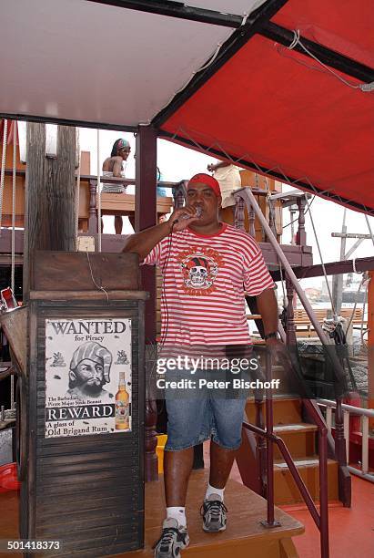 Reiseführer , Piratenschiff "Jolly Joker", Bridgetown, Insel Barbados, Karibik, Segelschiff, Schiff, Kostüm, Mikro, Reise, BB, DIG; P.-Nr.: 810/2007,...