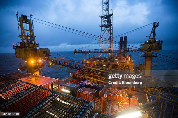 Armada Rig 1,356 Oil Rig North Sea Stock Photos, High-Res Pictures, and Images ...
