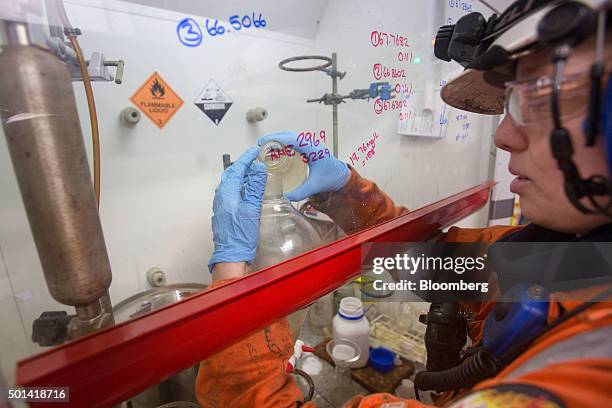 Condensation Cap Lab Water Condensate Photos and Premium High Res Pictures - Getty Images