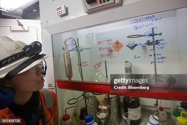 Condensation Cap Lab Water Condensate Photos and Premium High Res Pictures - Getty Images