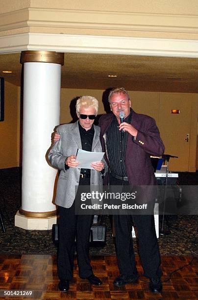 Heino , Veranstalter Ted Hierl, Party nach Konzert bei 34. "German Heritage Festival", New Jersey bei New York, USA, Amerika, Sonnenbrille, Rede,...