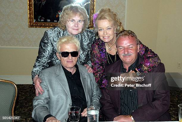 Heino , Ehefrau Hannelore Kramm , Ted Hierl, Ehefrau Hilde, Party nach Konzert bei 34. "German Heritage Festival", New Jersey bei New York, USA,...