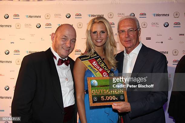 Franz Beckenbauer, Caroline Noeding , Sponsor-Vertreter , Abschluss-Gala nach 20. "Eagles Präsidenten Golf Cup"-Jubiläumsturnier zu Gunsten...