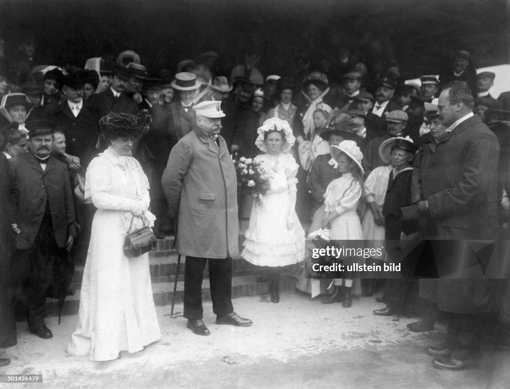 Bernhard von Bülow *03.05.1849-28.10.1929+ German statesman Chancellor of the German Empire 1900-1909 Bülow and his wife Anna Zoë Rosalie being received by officials on Norderney island - 1909 