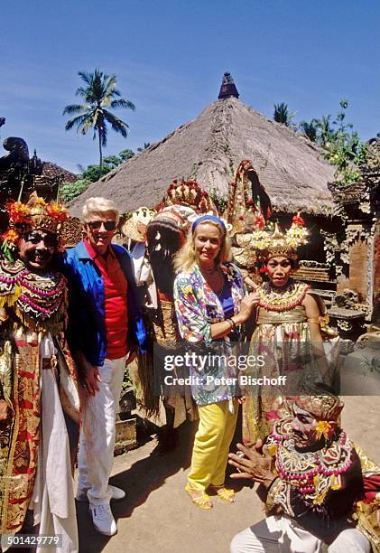 Heino, Ehefrau Hannelore Kramm, Jubiläums-Flitterwochen zum 10. Hochzeitstag, Besuch einer Barong-Tanzvorführung, Insel Bali, Indonesien, Asien,...