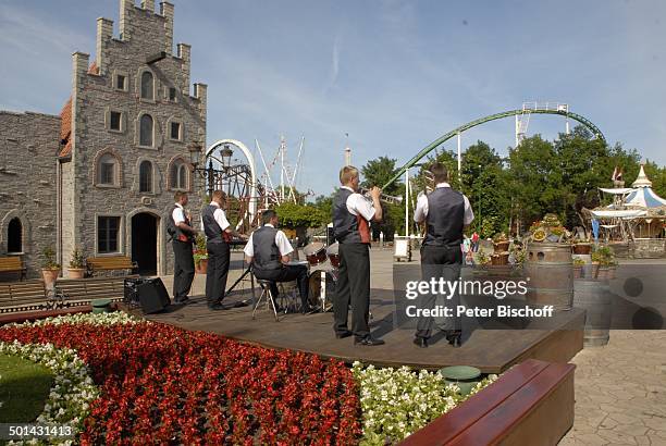 Musikanten im "Hansa Park", Sierksdorf/Ostsee, Schleswig-Holstein, Deutschland, Europa, Freizeitpark, Instrumente, Bass, Keyboard, Schlagzeug,...