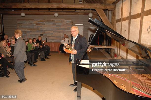 Justus Frantz , Christa Zwanziger , Publikum , nach Klavier-Konzert "Mozarts R e i s e nach P a r i s. Sein Weg in die Unabhängigkeit" , initiert...