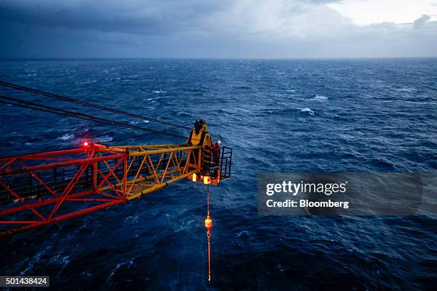 Armada Rig North Sea Oil Rig Workers Photos and Premium High Res Pictures - Getty ...