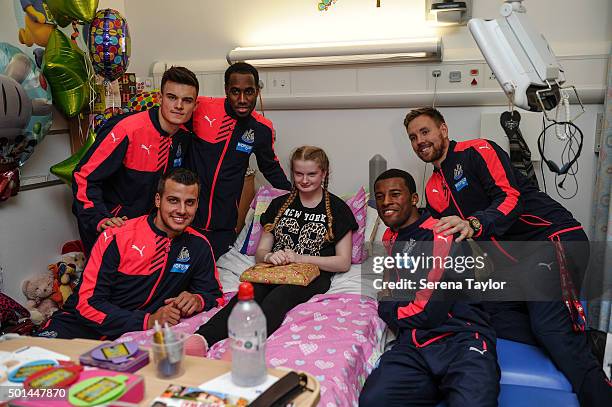 Newcastle Players seen L-R Steven Taylor, Dan Ward, Vurnon Anita, Georginio Wijnaldum and Rob Elliot pose for a photo after giving presents to a...