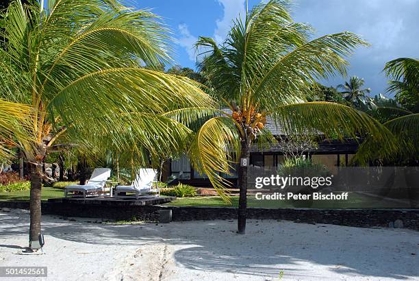 Strand-Villa mit Rasenfläche und Sonnenliegen, Hotelstrand 5-Sterne-Luxushotel "Four Seasons", Insel Langkawi, Malaysia, Asien, Palme, Hotel, Reise,...