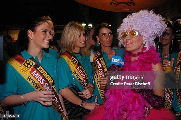 Spanische TV-Moderatorin und Teilnehmerinnen der "Miss Germany"-Wahl 2005, Grill-Restaurant "La Posada", Las Palmas, Insel Gran Canaria, Kanarische...