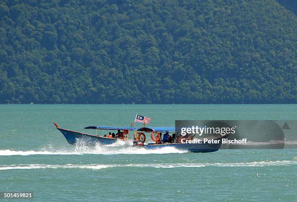 Besetztes Ausflugsboot vor Küste von Pantai Cenang, Insel Langkawi, Malaysia, Asien, Boot fahren, Meer, Reise, NB, DIG; P.-Nr.: 1836/2011, ; ;