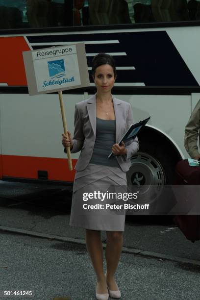 Stephanie Stumph , Dreharbeiten zum ZDF-Dora Heldt-Film "Herzlichen Glückwunsch, Sie haben gewonnen!", Hamburg, Deutschland, Europa, Reisebus,...