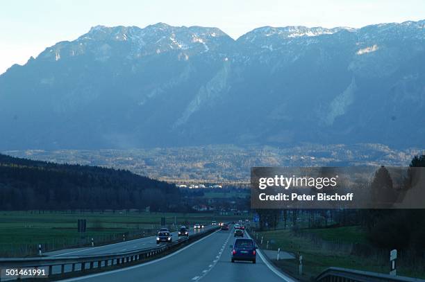 Autobahn A8 kurz vor Grenze zu Österreich, Bayern, Deutschland, Europa, Berge, Reise, BB, DIG; P.-Nr.: 067/2007, ;