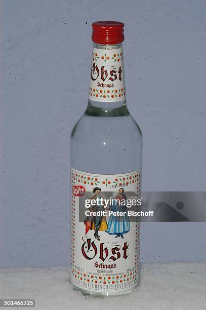 Obstler-Flasche, Obertauern, Bundesland Salzburg, Österreich, Europa, Winter, Schnee, Schnaps, Schnapsflasche, Spirituose, Alkohol, Reise, BB, DIG;...