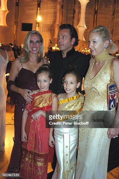 Dr. Markus Jerger , Ehefrau Nathalie Jerger , Tochter Chanelle , Tochter, Gast , Charity-Veranstaltung 13. "Unesco-Benefiz-Gala" für Kinder in Not,...