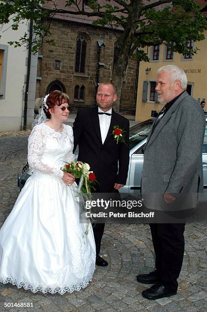 Gunther Emmerlich mit Brautpaar, ARD-Reihe "Zauberhafte Heimat", Marktplatz, Eisenberg, Thüringen, Deutschland, Europa, Gratulation, gratulieren,...