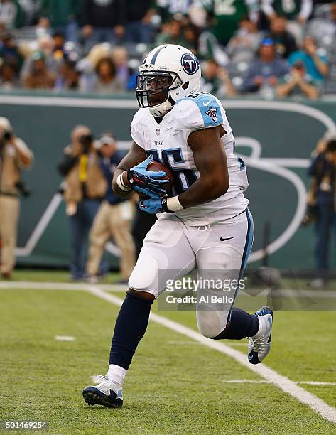 Antonio Andrews of the Tennessee Titans runs against the New York Jets during their game at MetLife Stadium on December 13, 2015 in East Rutherford,...