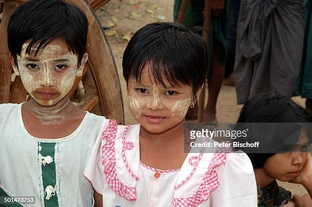 Einheimische Mädchen in Festtags-Kleidern , Dorffest, nahe alte Königsstadt Bagan, Myanmar , Asien, Kind, Kinder Reise, NB, DIG; P.-Nr.: 214/2005, ;