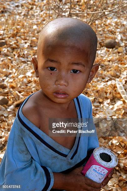 Kleiner Junge, Porträt, Dorffest, nahe alte Königsstadt Bagan, Myanmar , Asien, Halbkörper, Kind, Reise, NB, DIG; P.-Nr.: 214/2005, ;