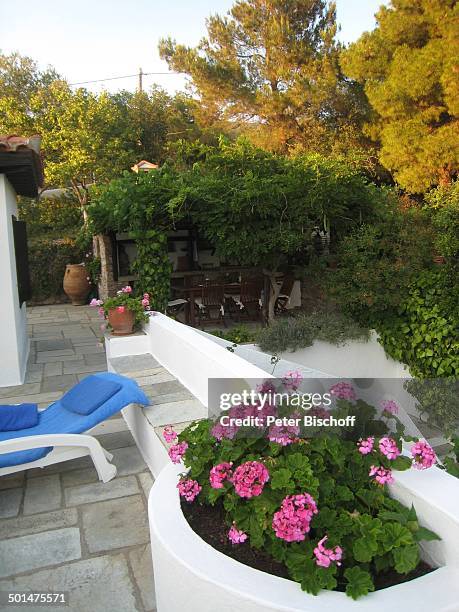 Gartenterrasse mit Liegestuhl, Haus von Ivan Rebroff, Insel Skopelos, Ägäisches Meer, Ägäis, Griechenland, Europa, Homestory, Promi, BB, DIG; P.-Nr.:...