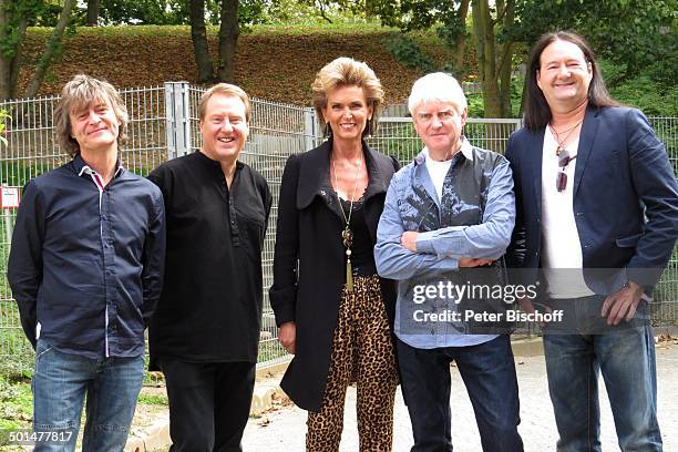 John Lee und Barclay James Harvest mit Band sowie Liane Wirzberger , ZDF-Sonntagsshow "Fernsehgarten" , Mainz, Rheinland-Pfalz, Deutschland, Europa,...