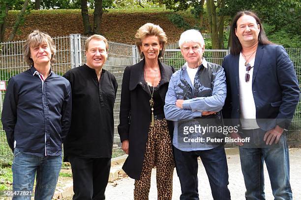 John Lee und Barclay James Harvest mit Band sowie Liane Wirzberger , ZDF-Sonntagsshow "Fernsehgarten" , Mainz, Rheinland-Pfalz, Deutschland, Europa,...