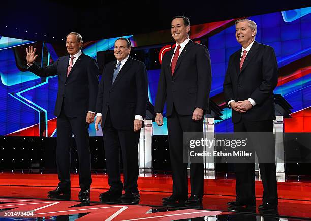 Republican presidential candidates George Pataki, Mike Huckabee, Rick Santorum and Sen. Lindsey Graham are introduced during the CNN presidential...