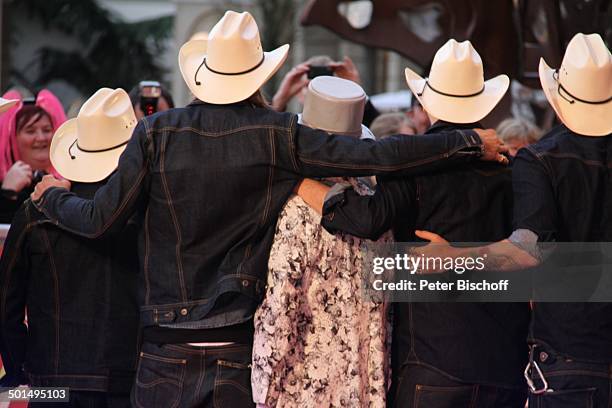 Country und Western-Band "The Boss Hoss" mit "Charly Chaplin" von hinten, 16. "Radio Regenbogen-Award"-Preis-Verleihung, "Confertainment Center",...