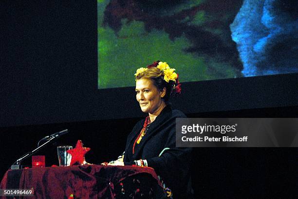 Suzanne von Borsody , Musikalische Lesung "Frida Kahlo" , Konzerthaus "Glocke", Bremen, Deutschland, Europa, Bühne, Auftritt, Mikro, lächeln,...