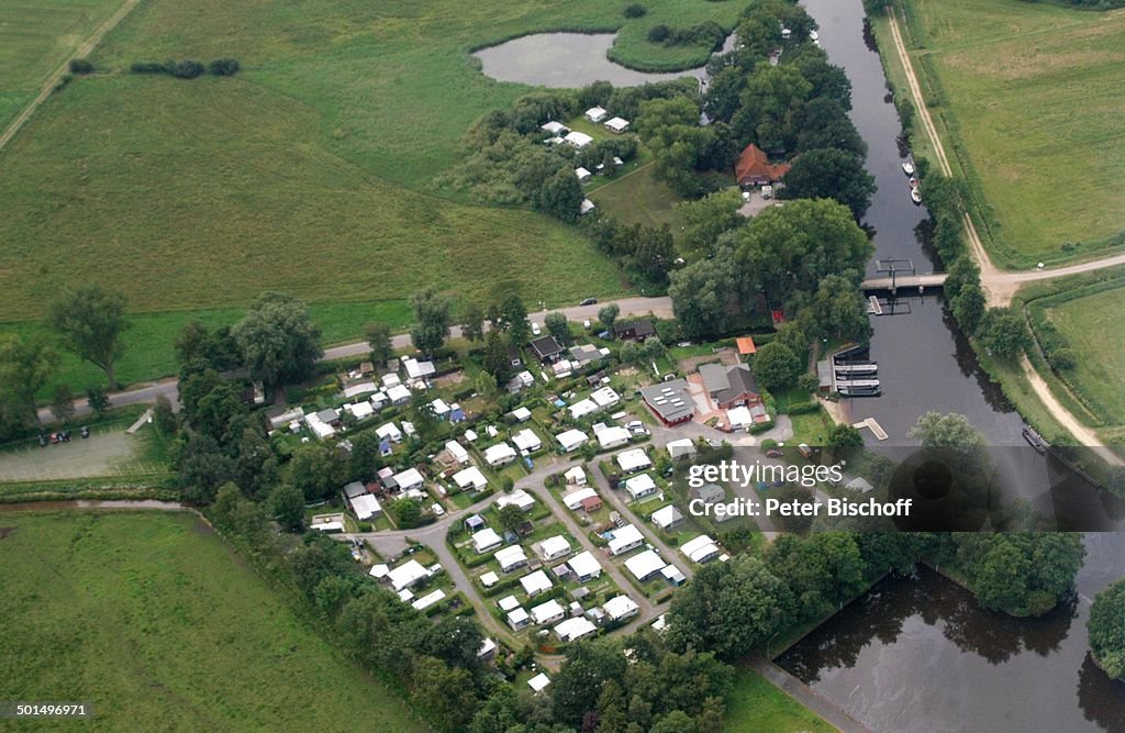 Luftaufnahme vom Campingplatz am Fluss Hamme in Hammeniederung, Neu Helgoland, Worps