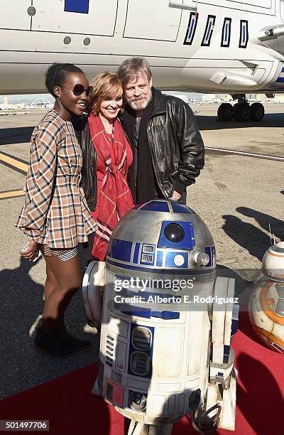 Following the world premiere in Hollywood of Lucasfilms "Star Wars: The Force Awakens", the film's stars were joined by J.J. Abrams and...