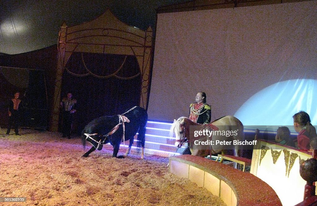 Zirkus-Direktor Klaus Köhler (Pferde-Dressur), Show "Circus Belly" - "Stars of Cinem