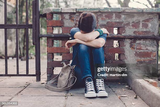 depressed girl at the street - child abuse 個照片及圖片檔